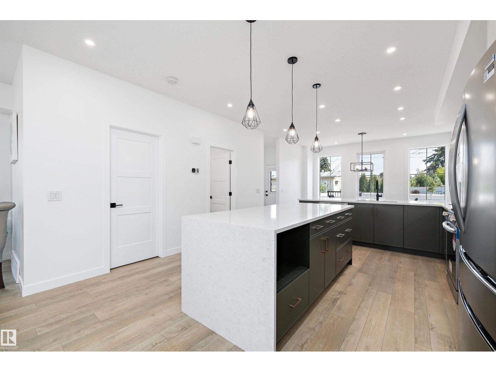 Photo 14 of 7505 Rowland Road Nw, Edmonton AB