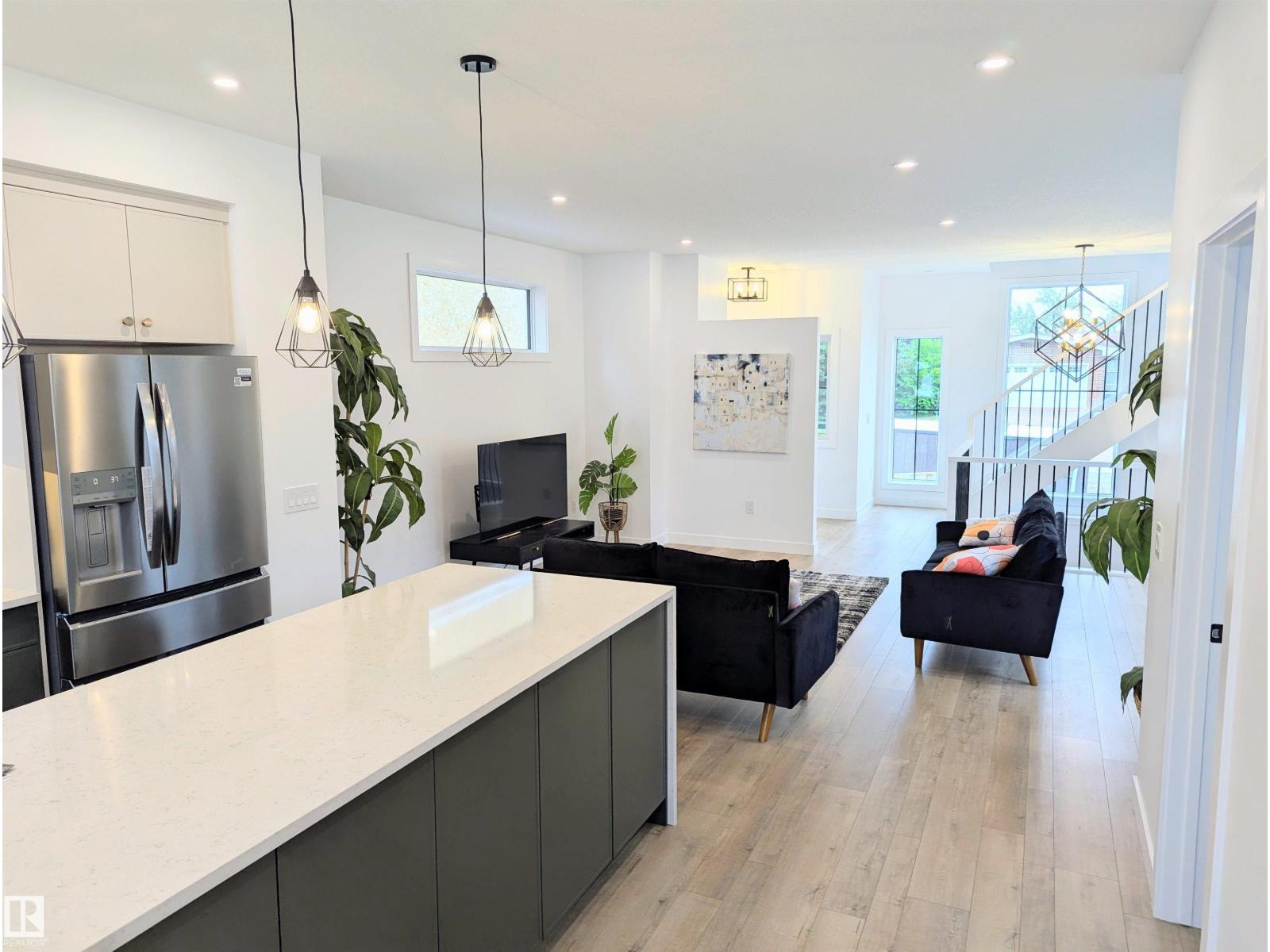 Photo 7 of 7505 Rowland Road Nw, Edmonton AB