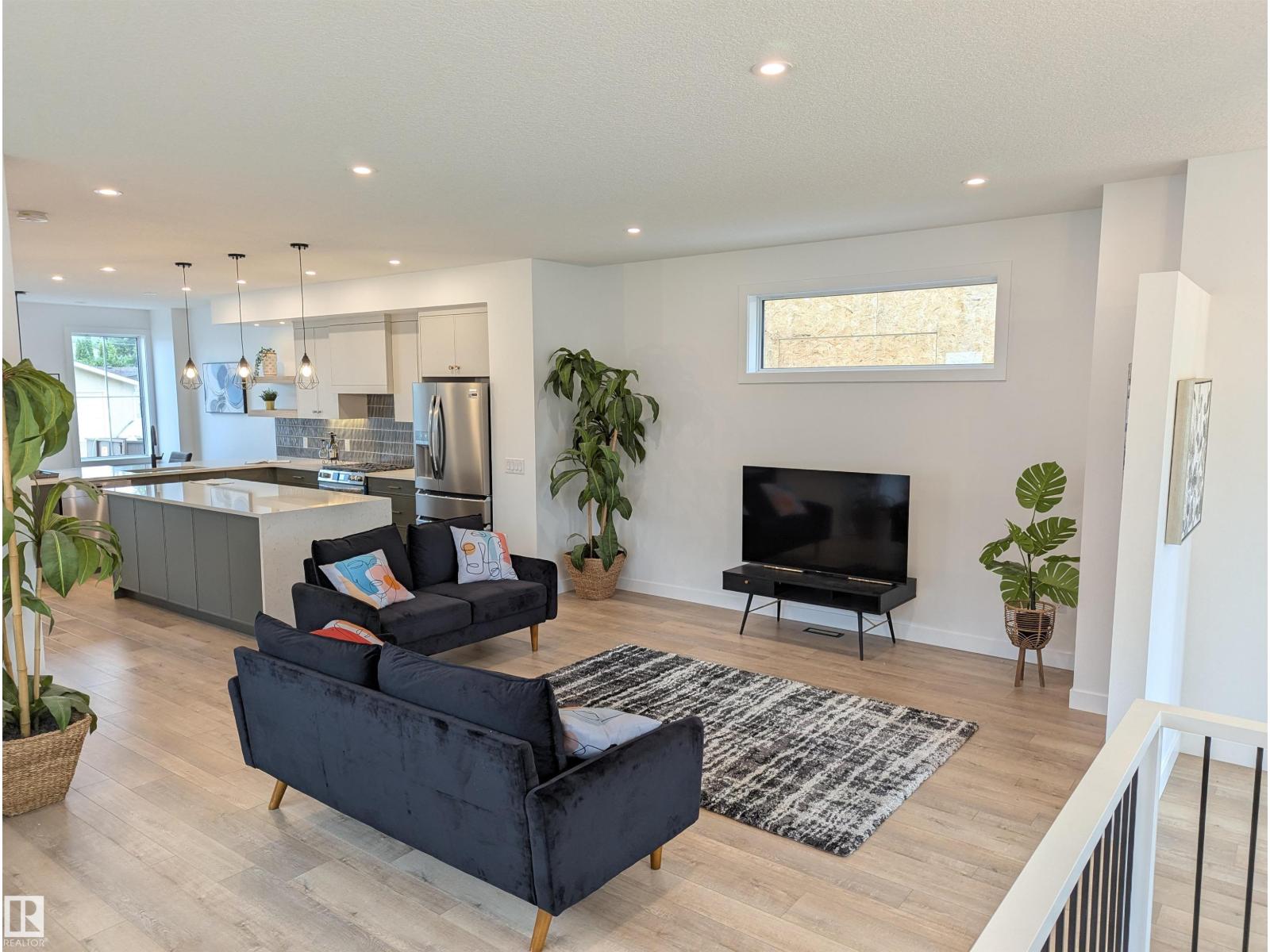Photo 5 of 7505 Rowland Road Nw, Edmonton AB