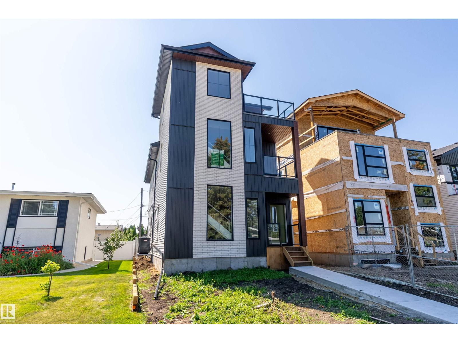Photo 2 of 7505 Rowland Road Nw, Edmonton AB