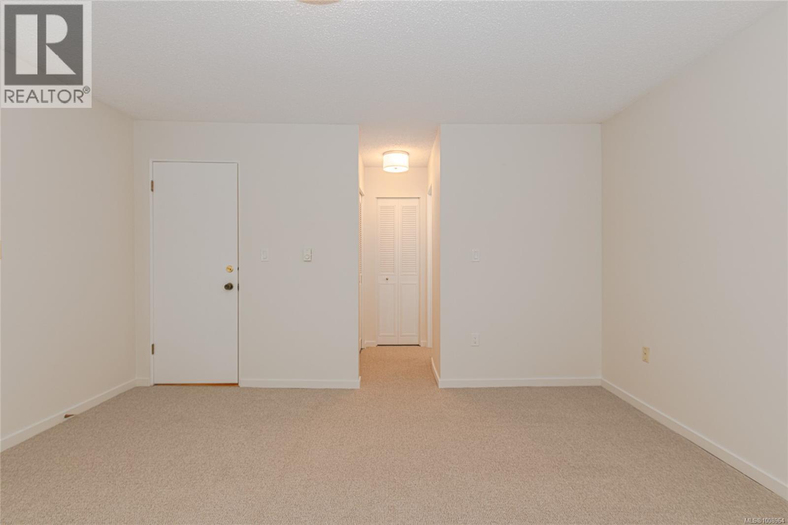 201 1875 Lansdowne Road, Saanich