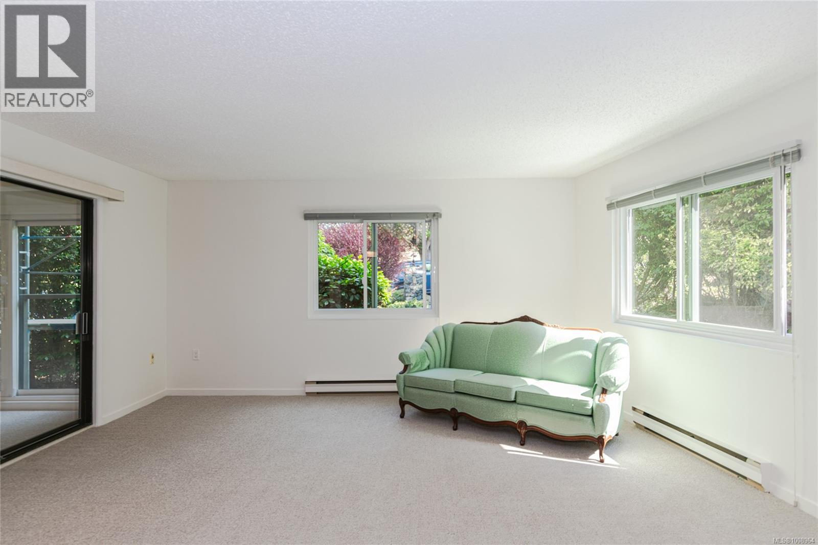 201 1875 Lansdowne Road, Saanich