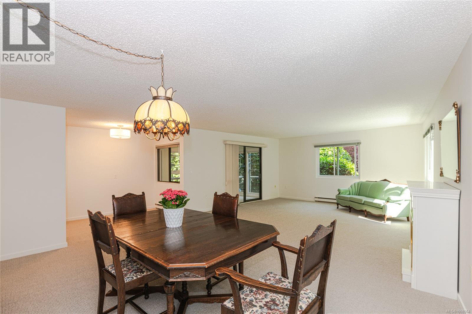 201 1875 Lansdowne Road, Saanich