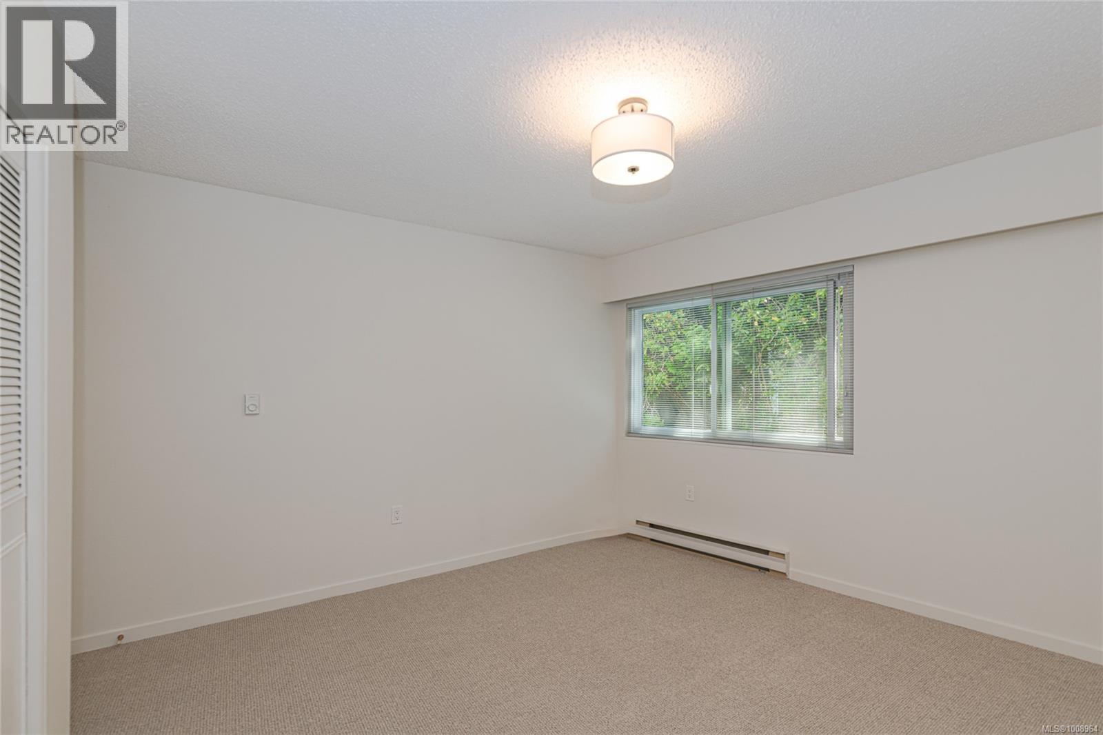 201 1875 Lansdowne Road, Saanich