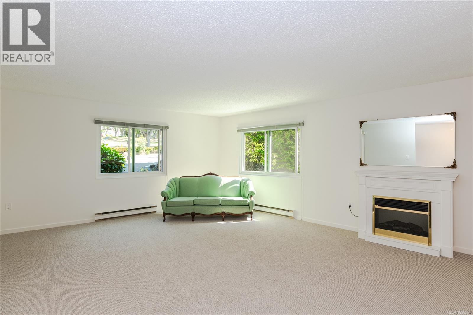 201 1875 Lansdowne Road, Saanich