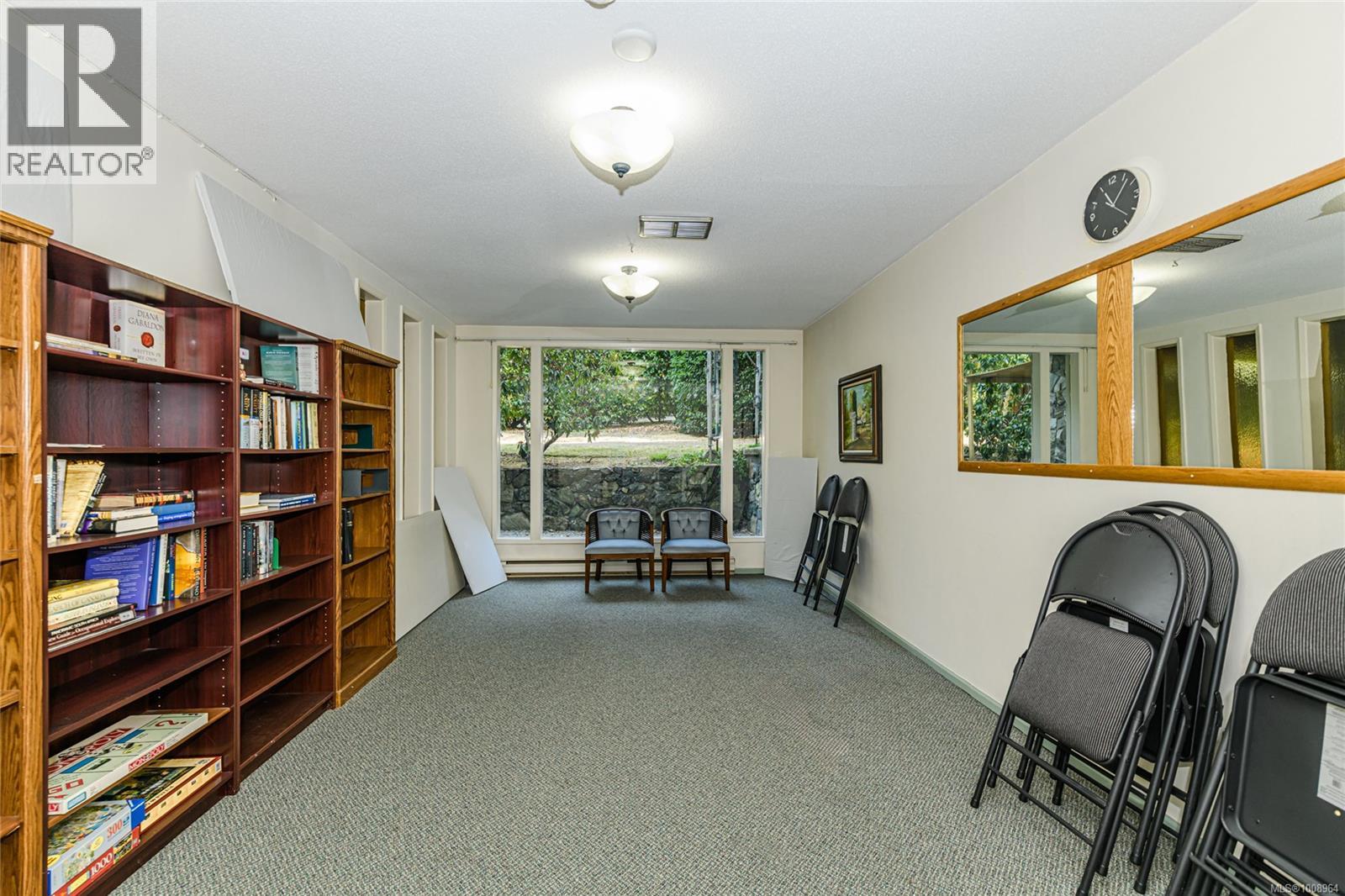 201 1875 Lansdowne Road, Saanich