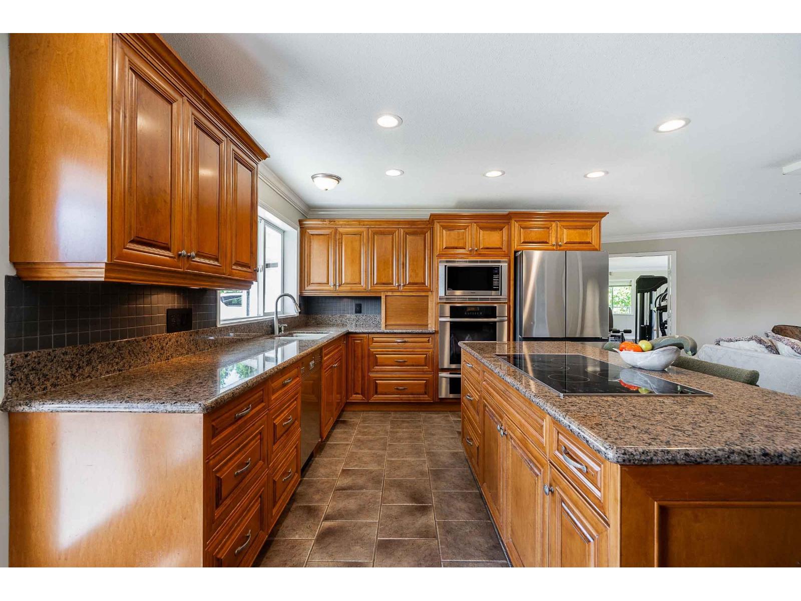 Photo 8 of 24862 16 Avenue, Langley BC
