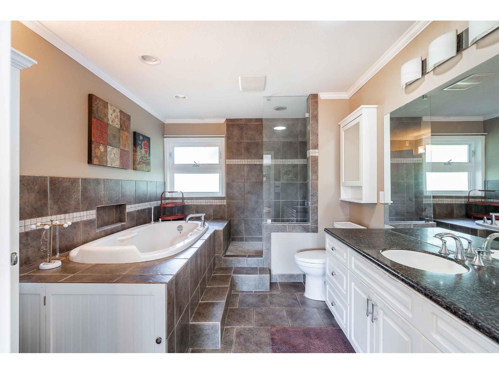 Photo 13 of 24862 16 Avenue, Langley BC