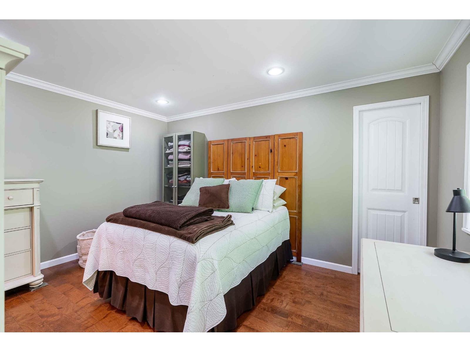 Photo 16 of 24862 16 Avenue, Langley BC
