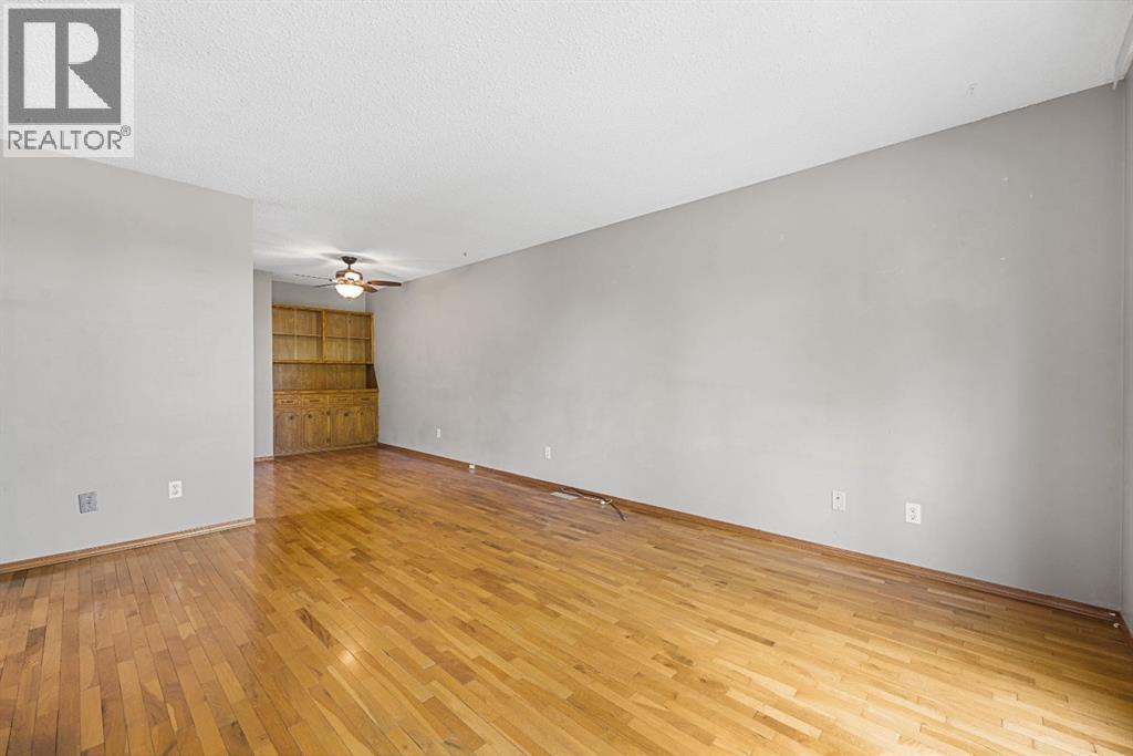 Single Family House Bi-level for Sale in  Beacham Way NW Beddington Heights Calgary 