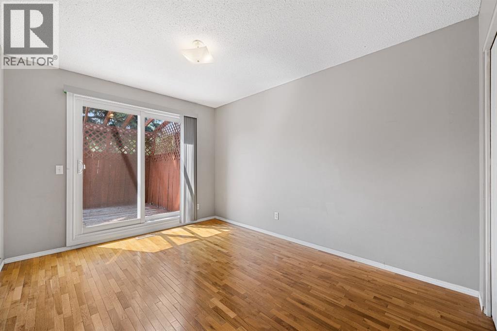 Single Family House Bi-level for Sale in  Beacham Way NW Beddington Heights Calgary 