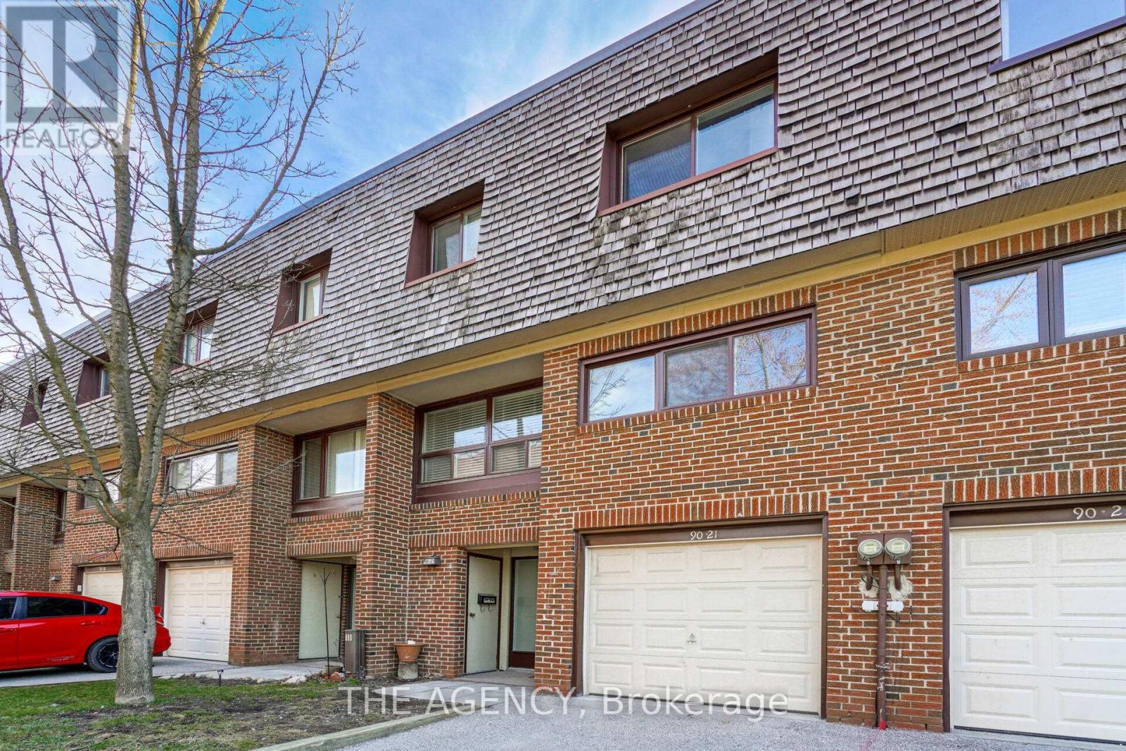 Photo 30 of 21 90 Castlebury Crescent, Toronto ON