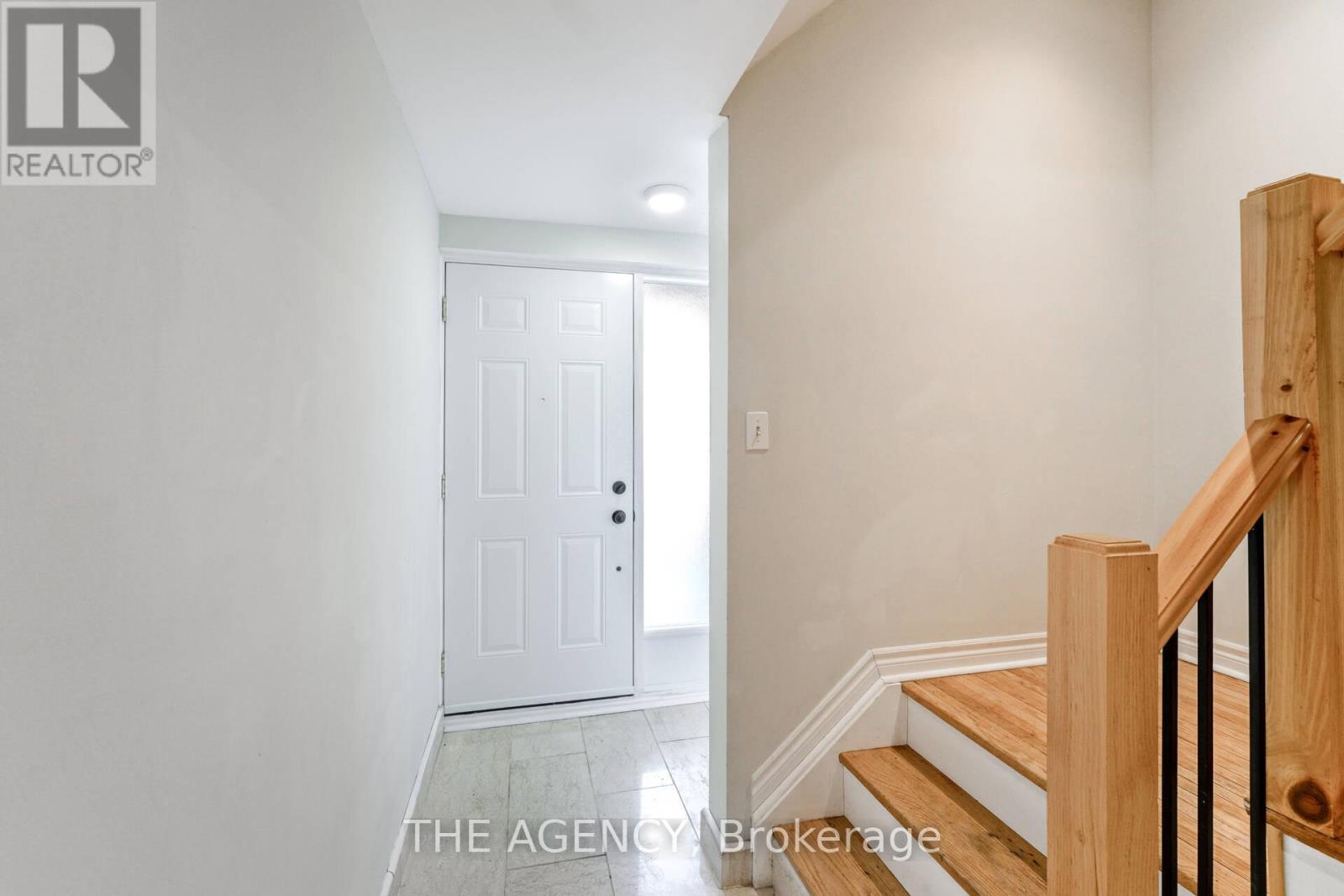 Photo 29 of 21 90 Castlebury Crescent, Toronto ON