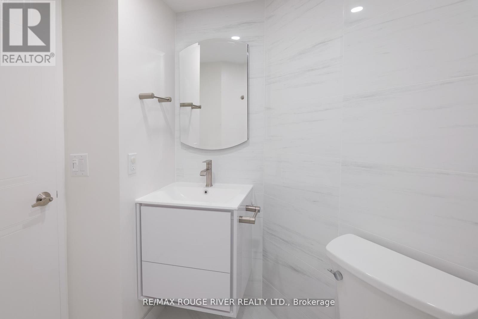 Photo 25 of 109 238 Doris Avenue, Toronto ON