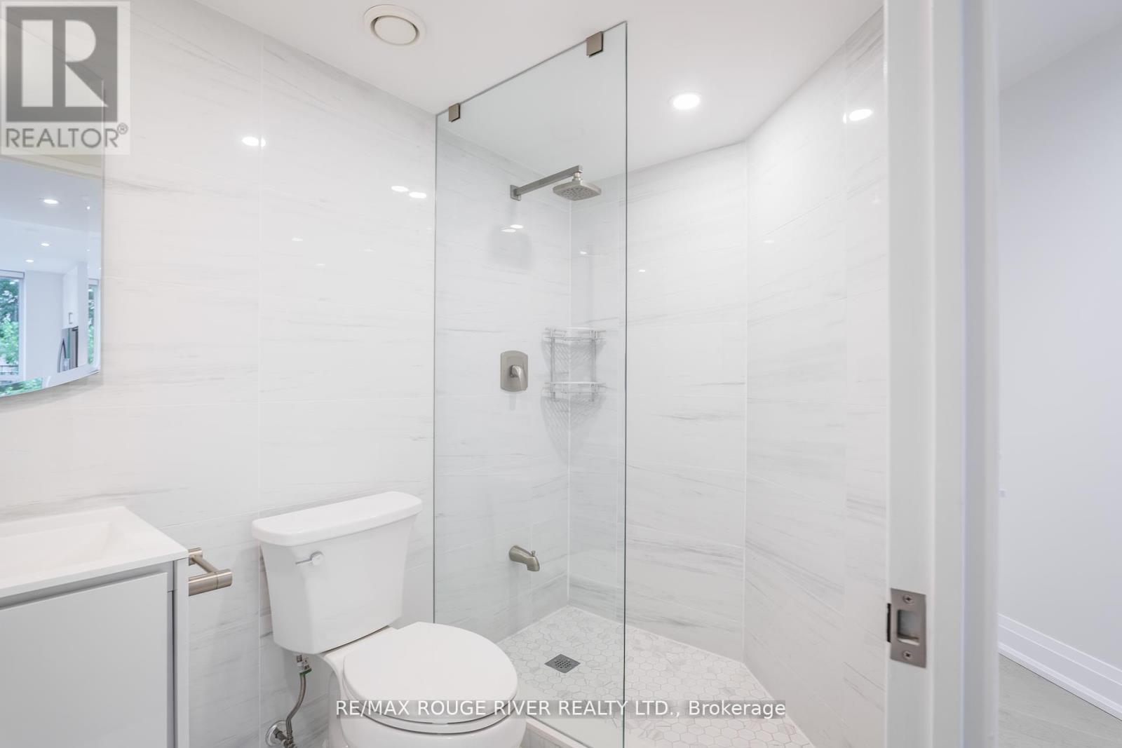 Photo 15 of 109 238 Doris Avenue, Toronto ON