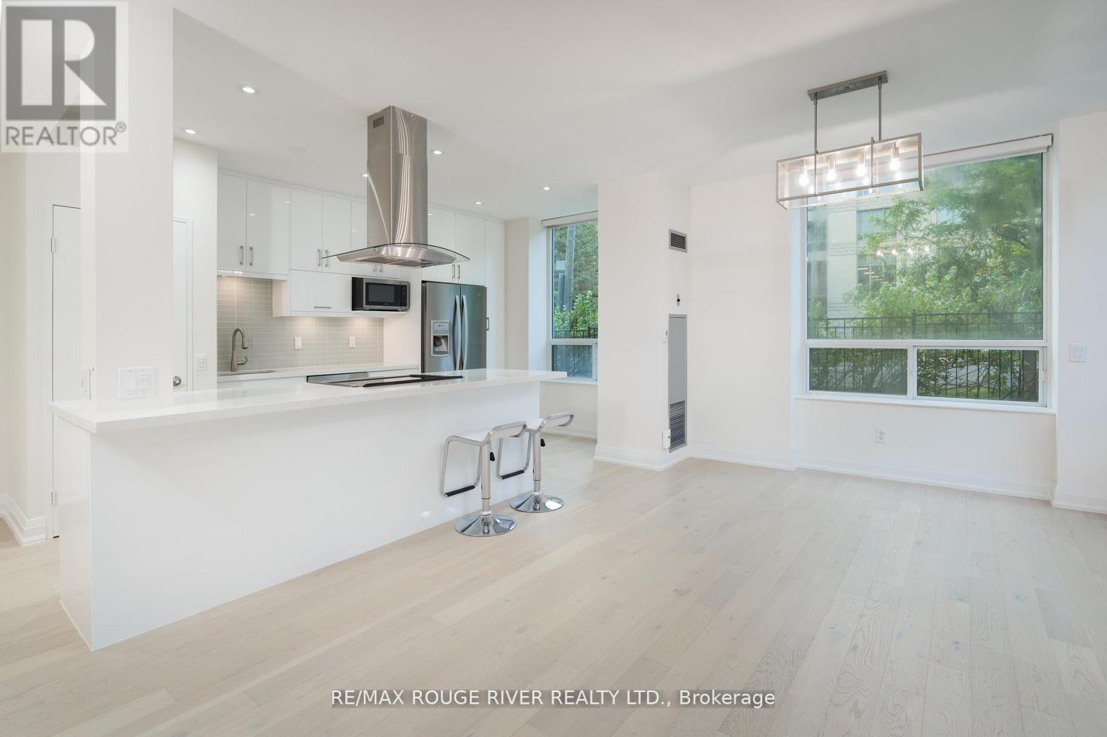 Photo 8 of 109 238 Doris Avenue, Toronto ON