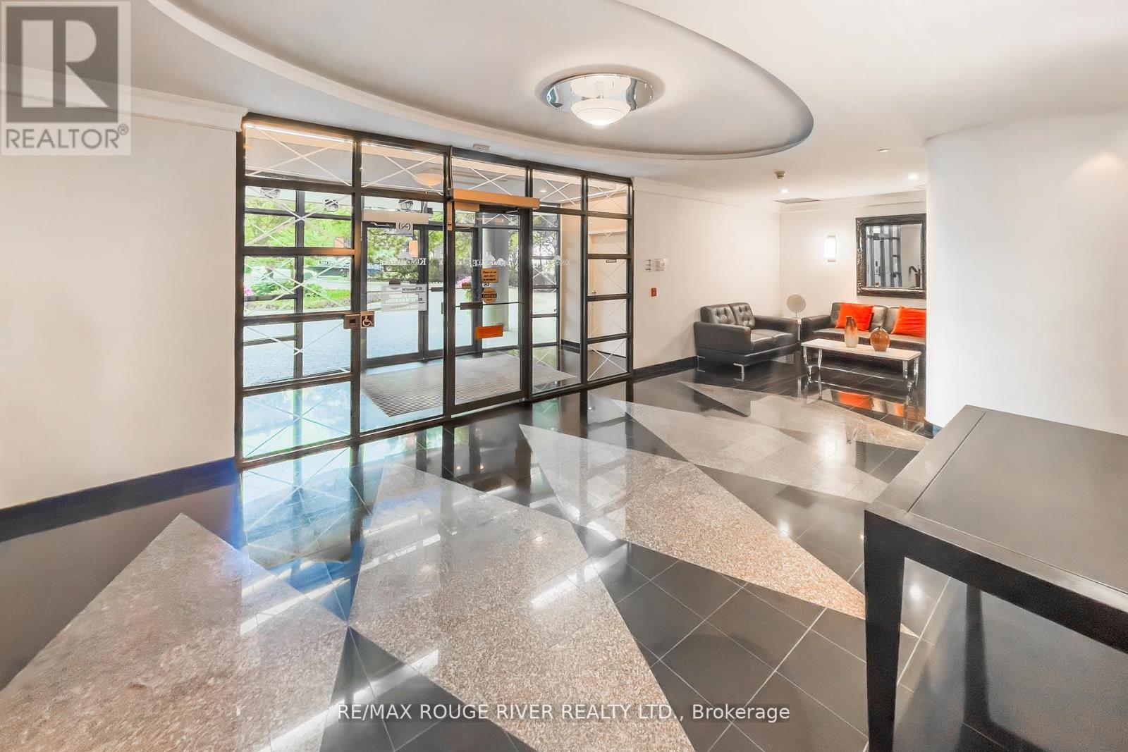Photo 13 of 109 238 Doris Avenue, Toronto ON