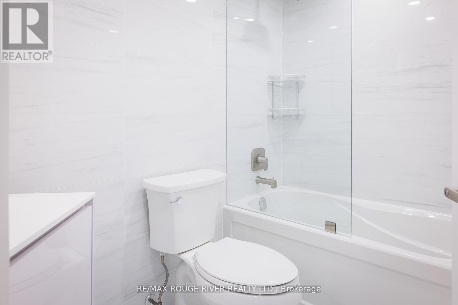 Photo 23 of 109 238 Doris Avenue, Toronto ON