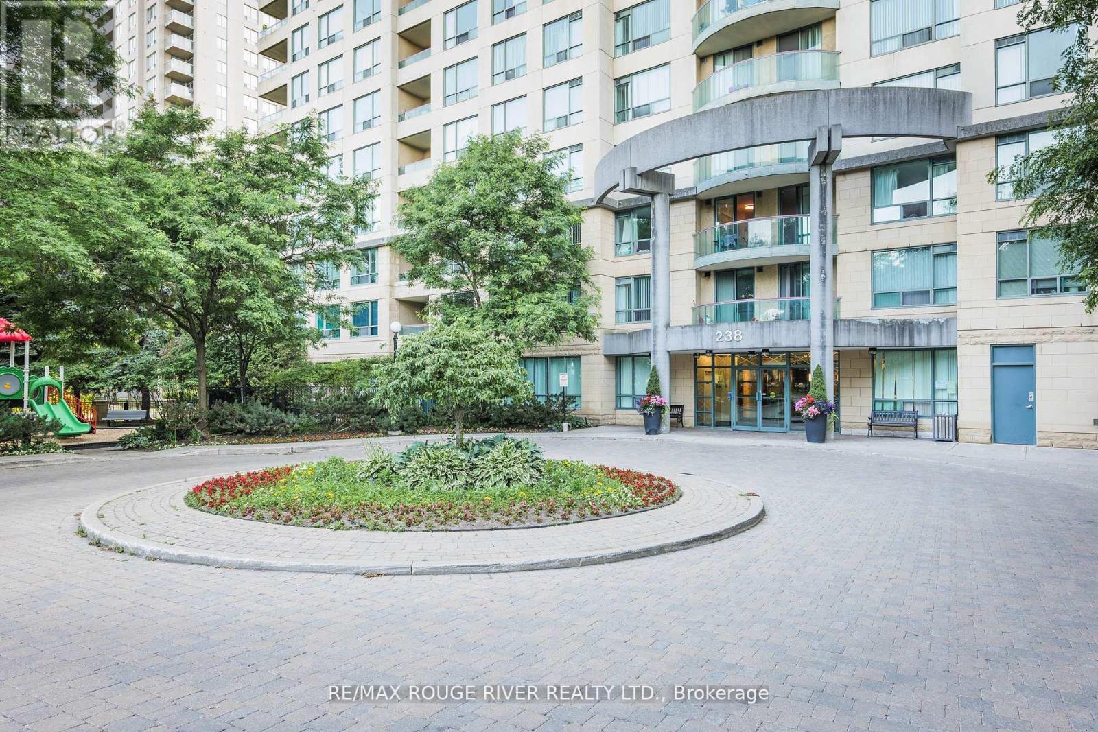 Photo 29 of 109 238 Doris Avenue, Toronto ON