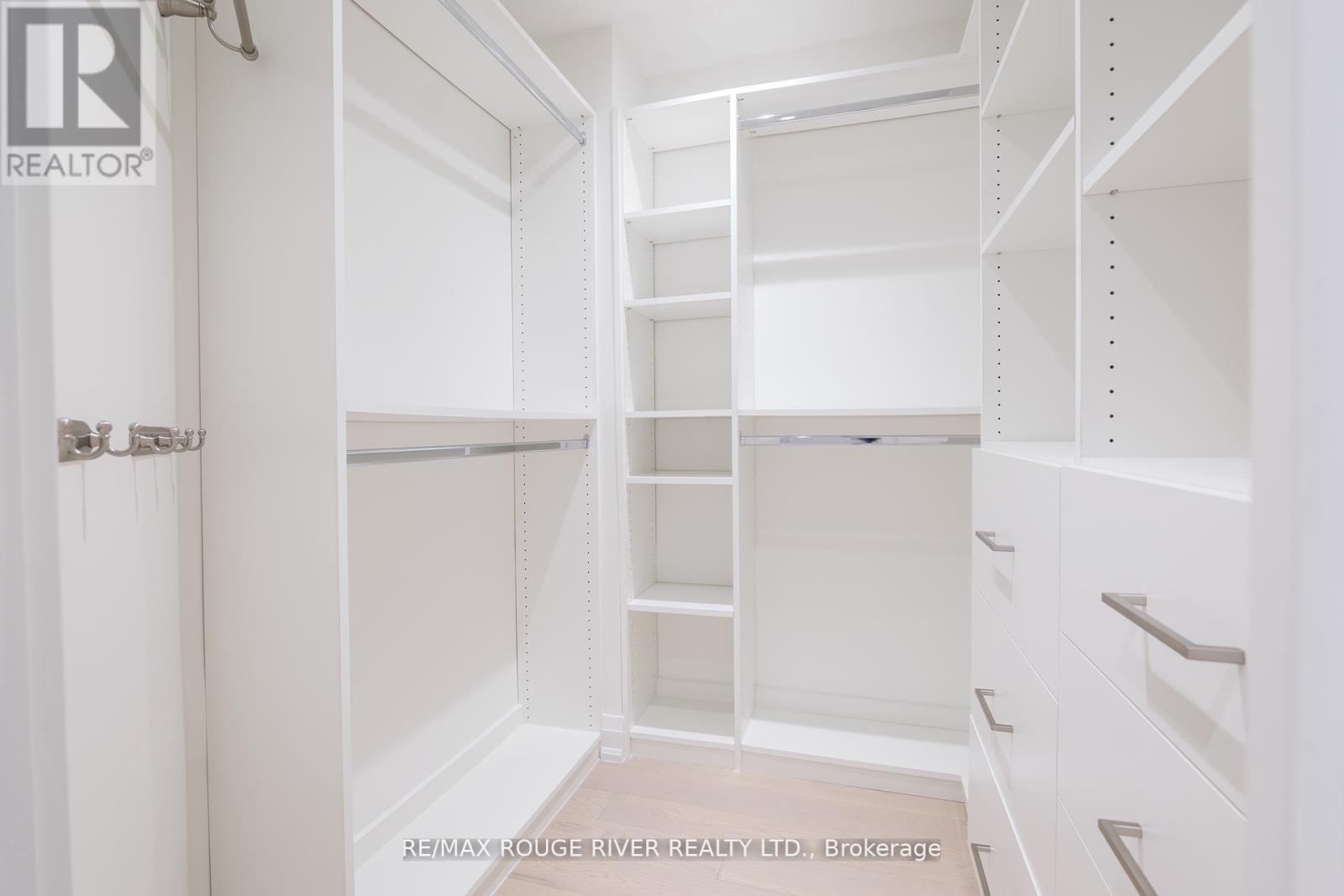 Photo 14 of 109 238 Doris Avenue, Toronto ON