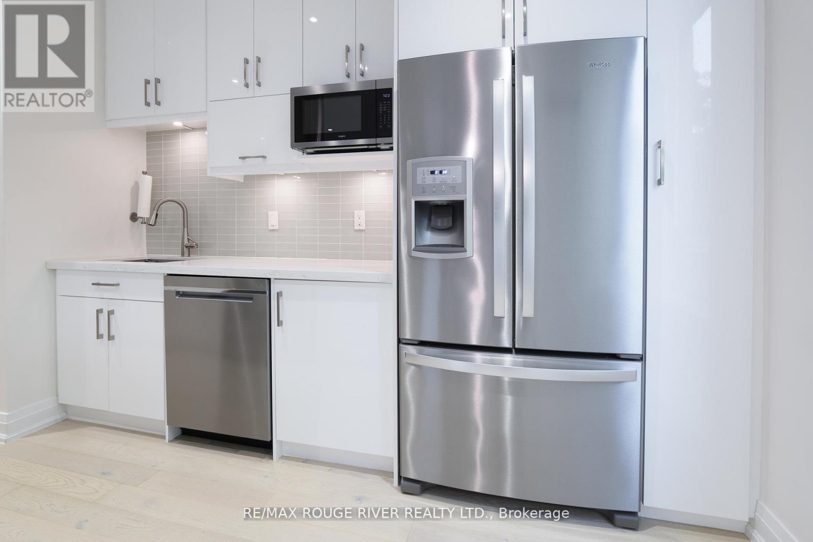 Photo 26 of 109 238 Doris Avenue, Toronto ON