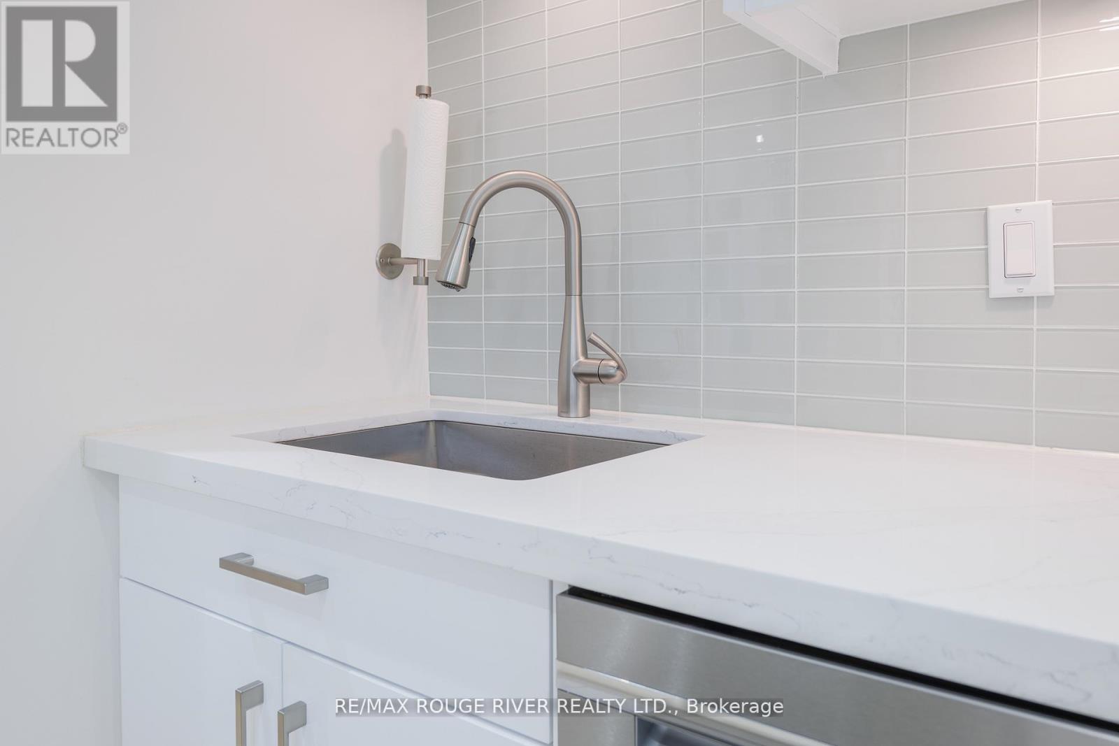 Photo 16 of 109 238 Doris Avenue, Toronto ON
