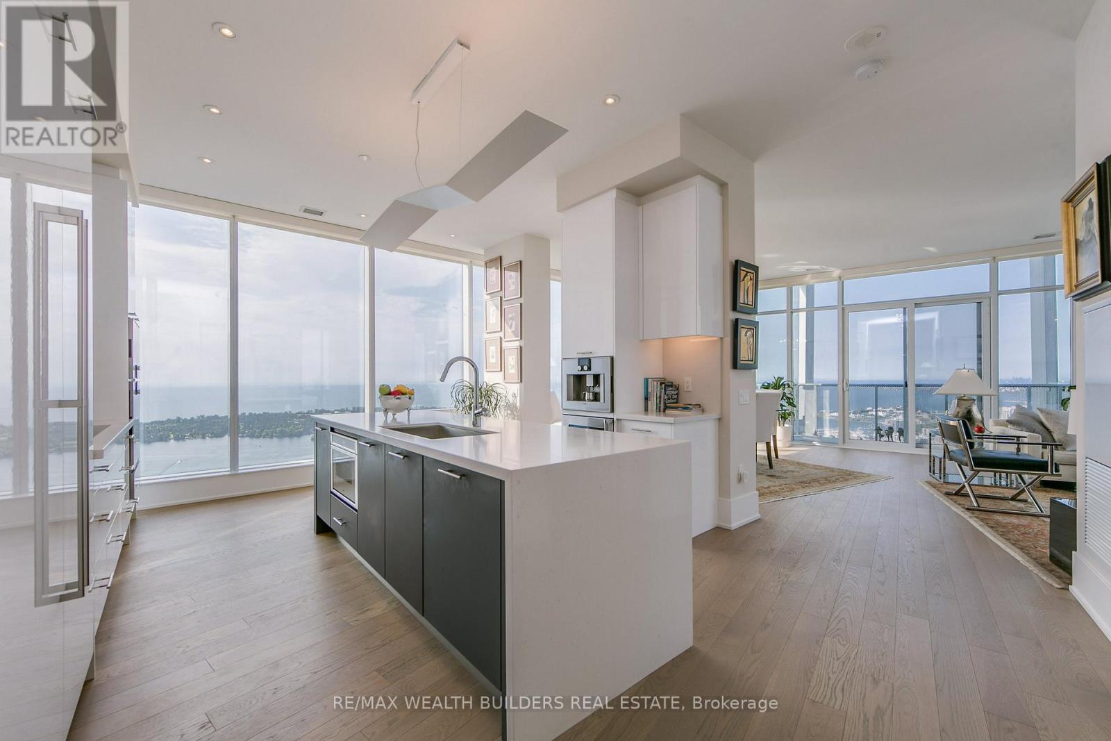 Photo 14 of 6810 10 York Street, Toronto ON