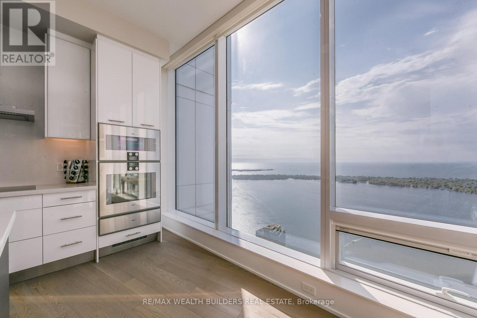 Photo 15 of 6810 10 York Street, Toronto ON