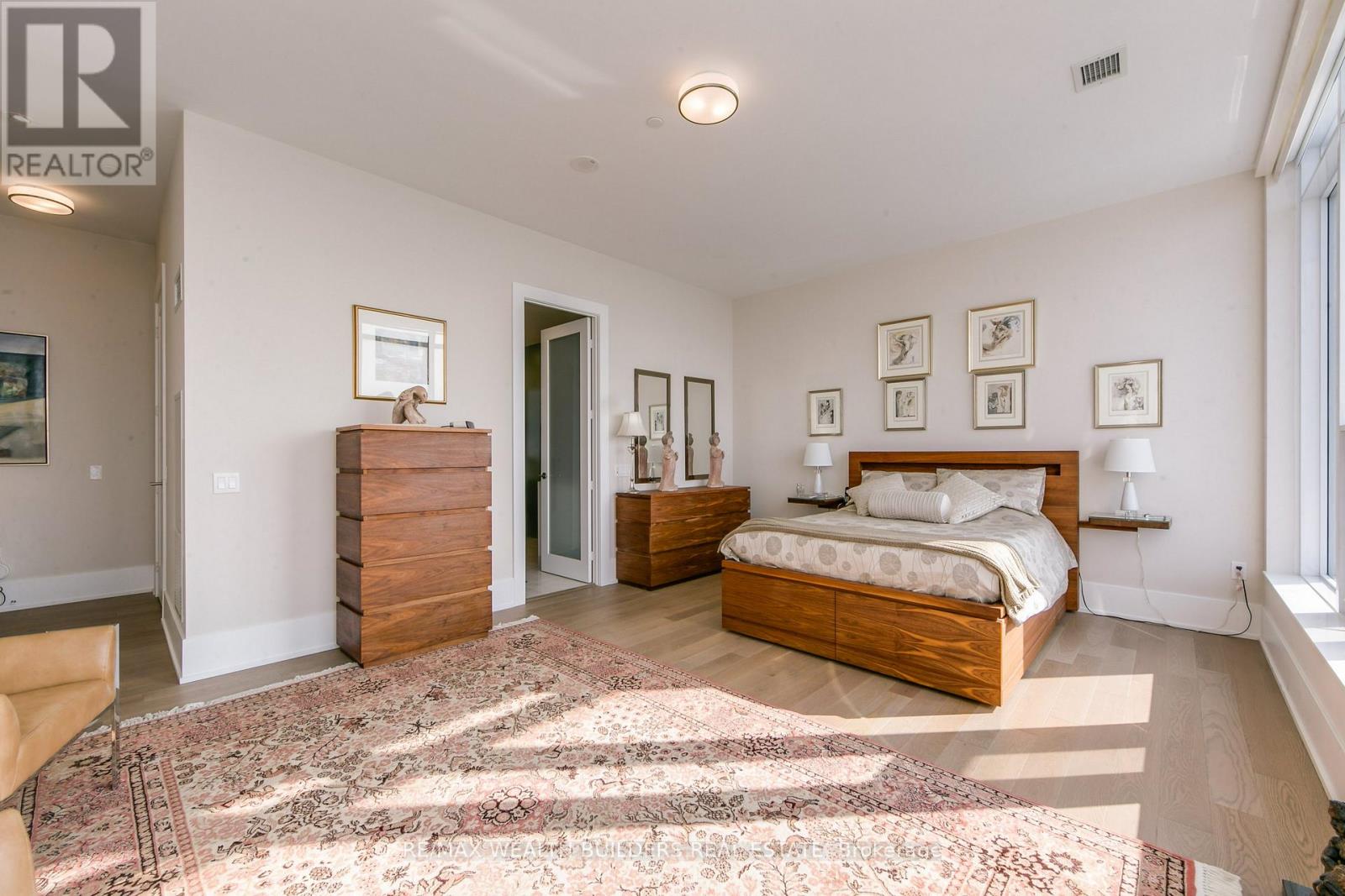 Photo 23 of 6810 10 York Street, Toronto ON