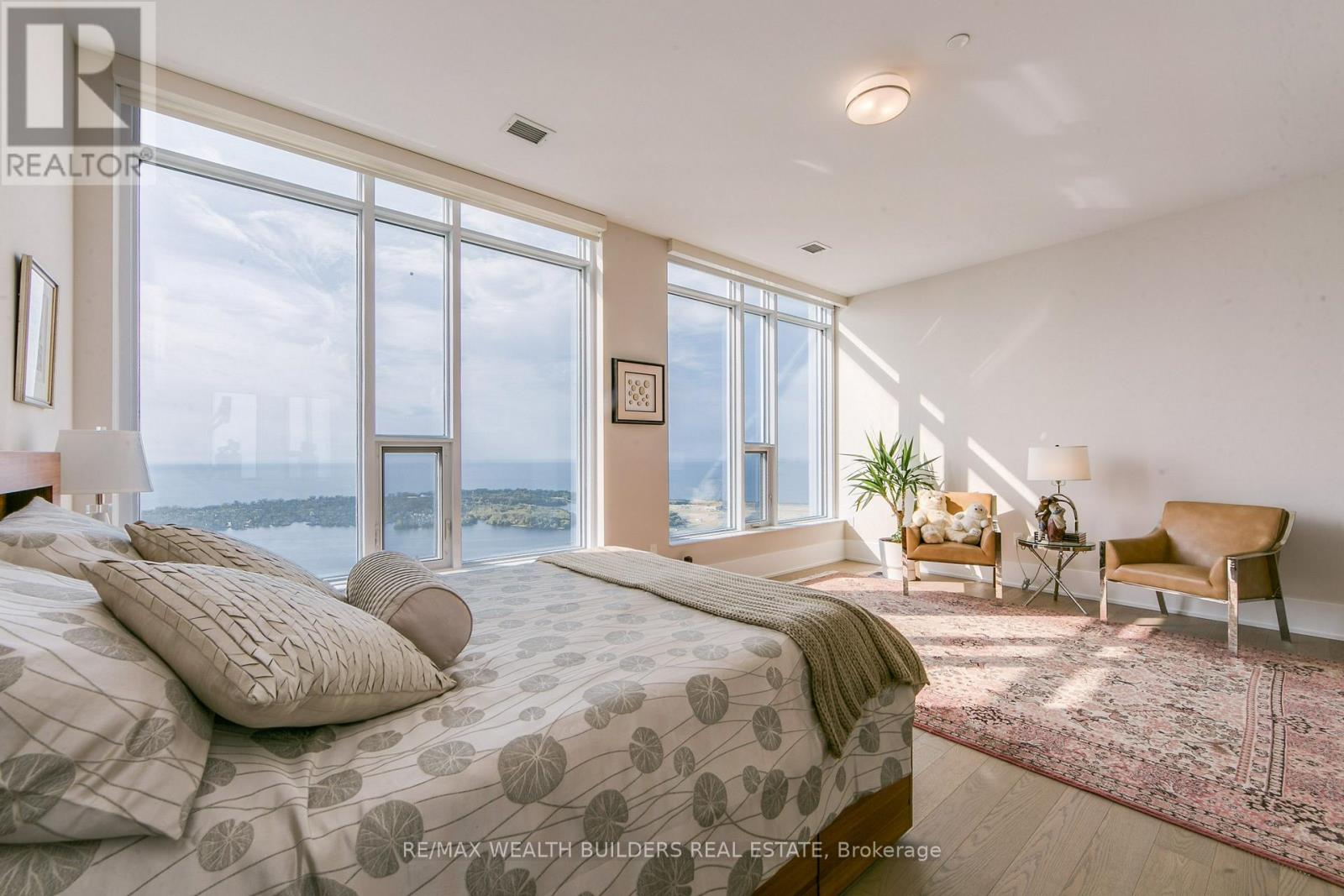Photo 24 of 6810 10 York Street, Toronto ON