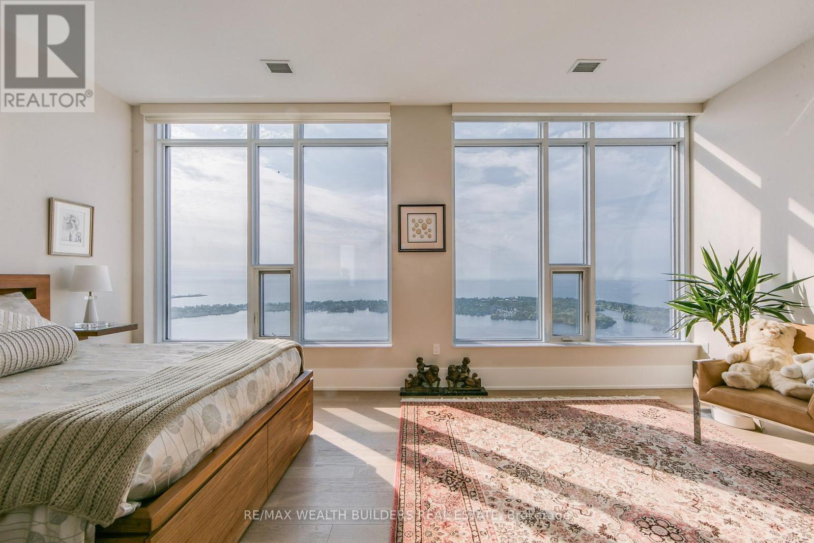 Photo 25 of 6810 10 York Street, Toronto ON