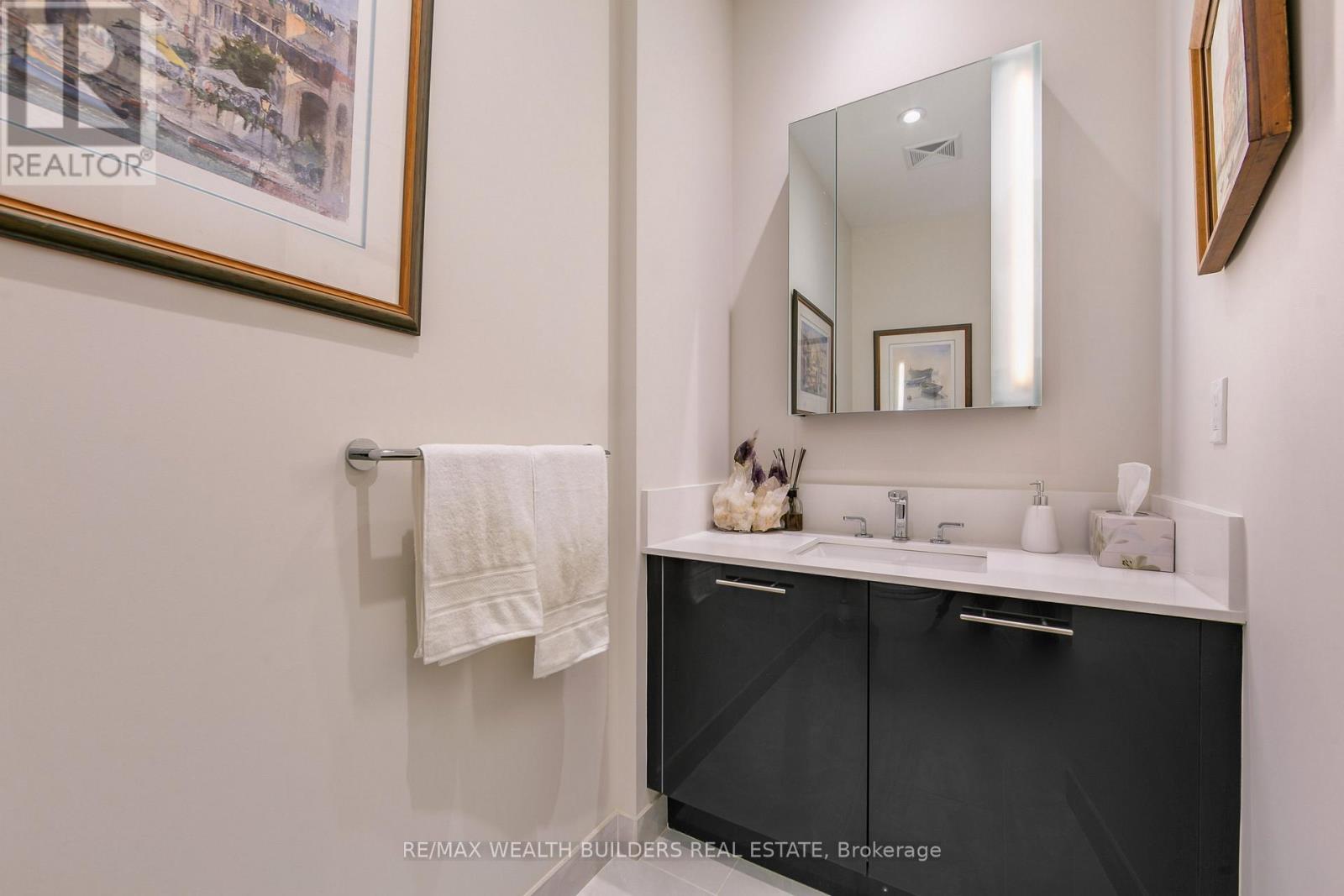 Photo 30 of 6810 10 York Street, Toronto ON