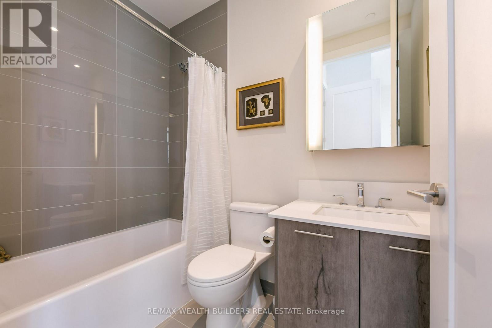 Photo 34 of 6810 10 York Street, Toronto ON