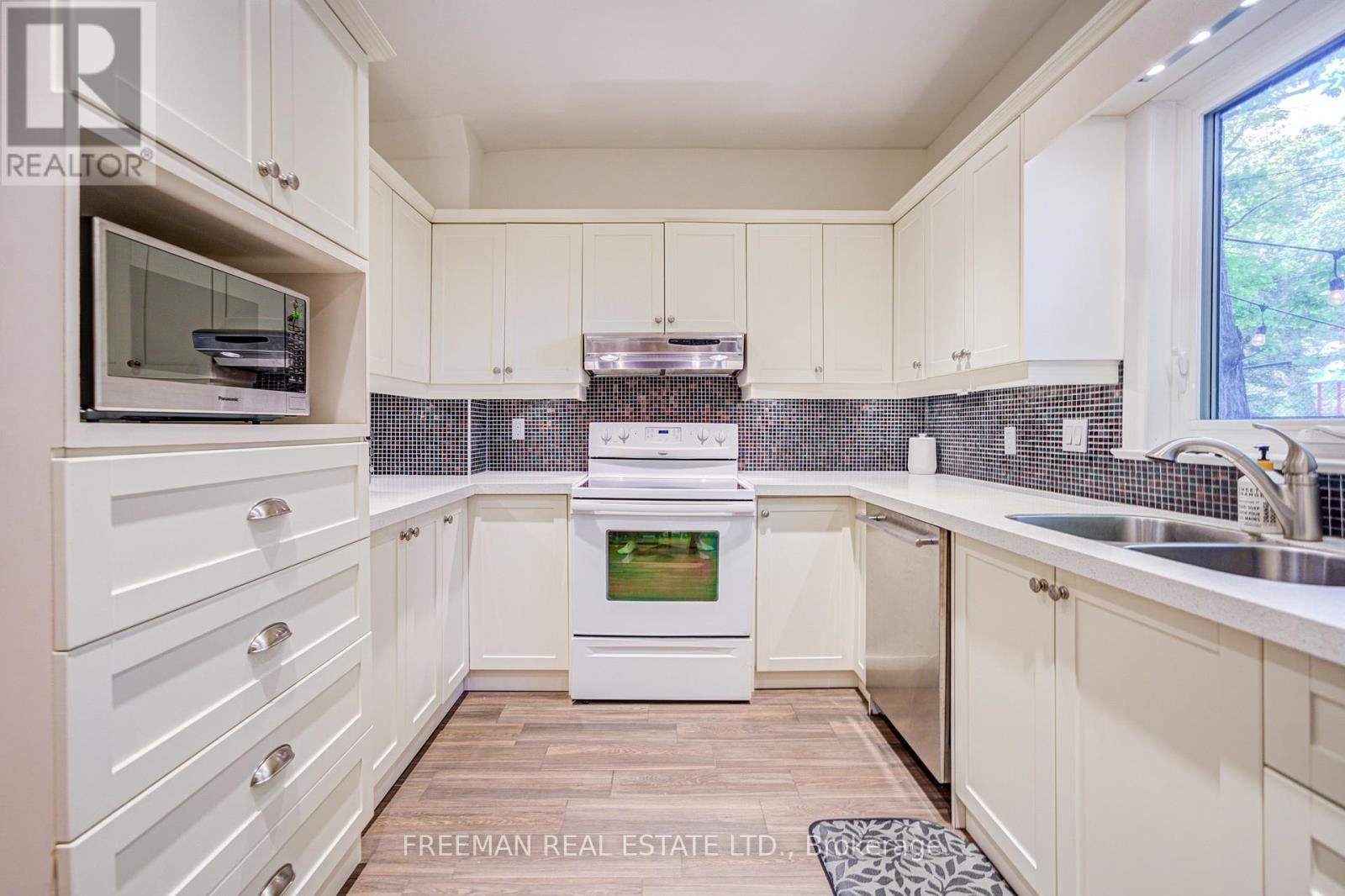 Photo 8 of 56 Austin Terrace, Toronto ON