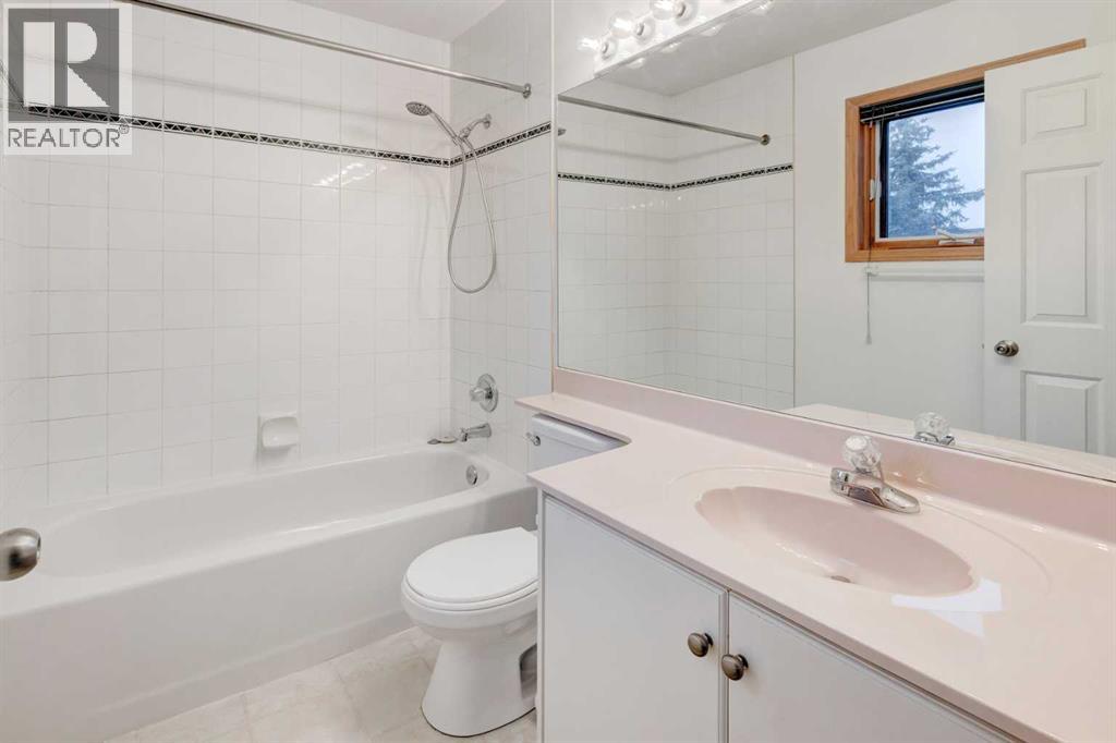 Single Family House for Sale in  Sandpiper Court NW Sandstone Valley Calgary 