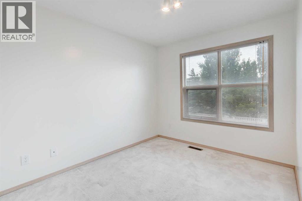 Single Family House for Sale in  Sandpiper Court NW Sandstone Valley Calgary 