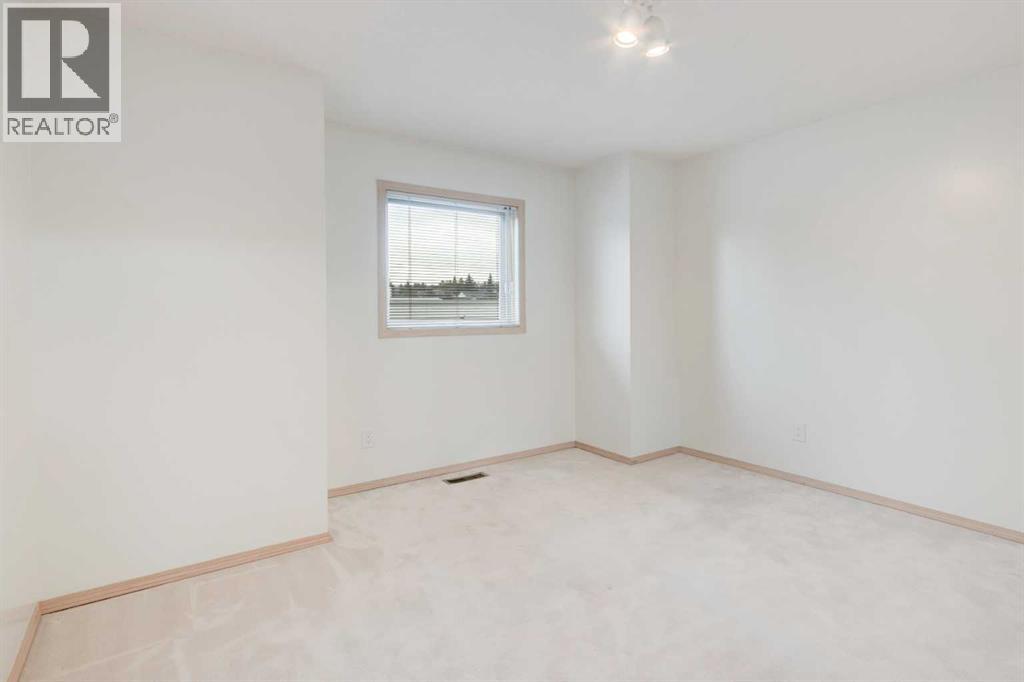 Single Family House for Sale in  Sandpiper Court NW Sandstone Valley Calgary 