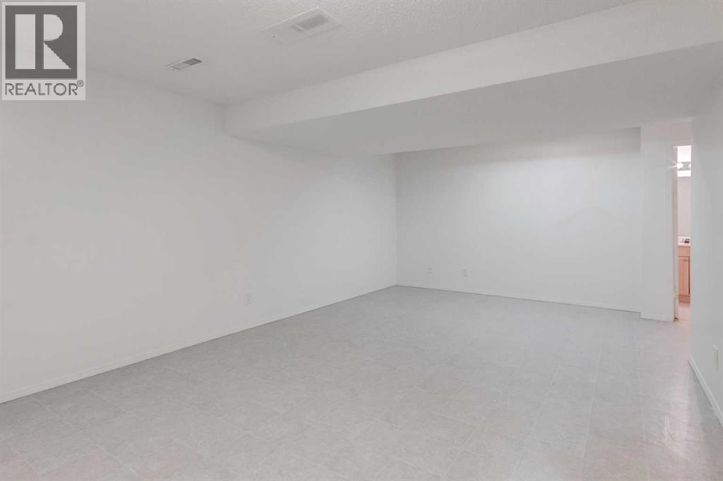 Single Family House for Sale in  Sandpiper Court NW Sandstone Valley Calgary 