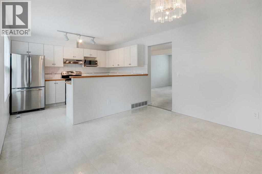 Single Family House for Sale in  Sandpiper Court NW Sandstone Valley Calgary 