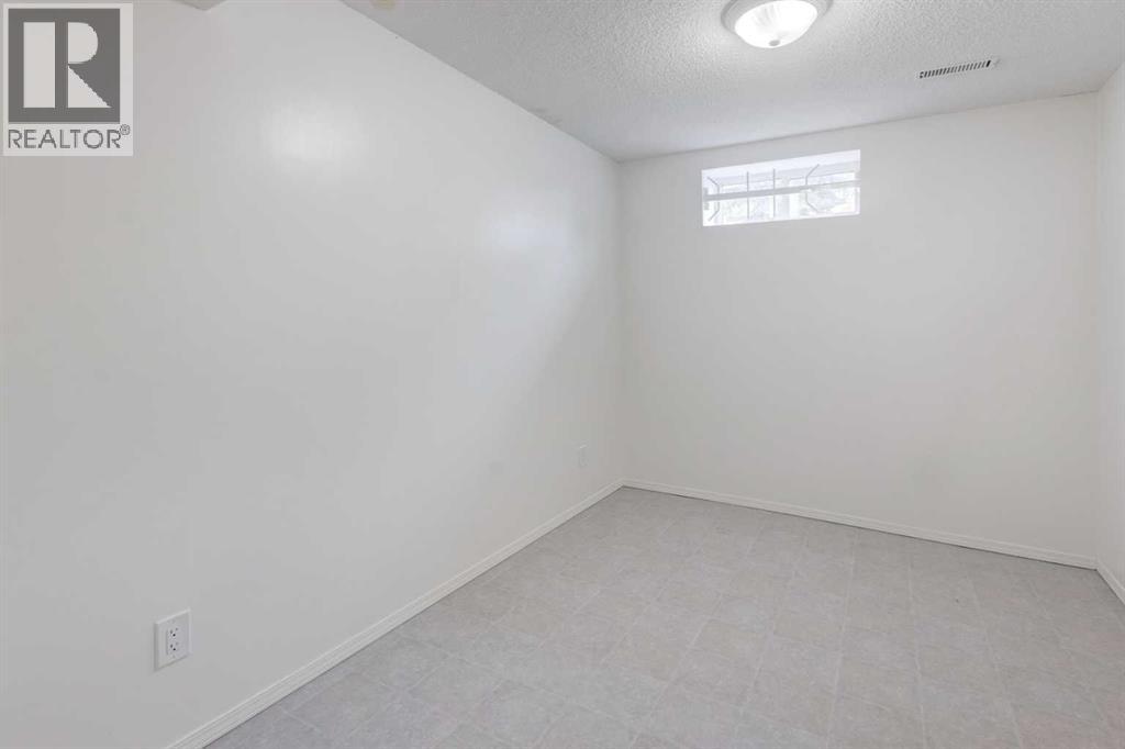Single Family House for Sale in  Sandpiper Court NW Sandstone Valley Calgary 