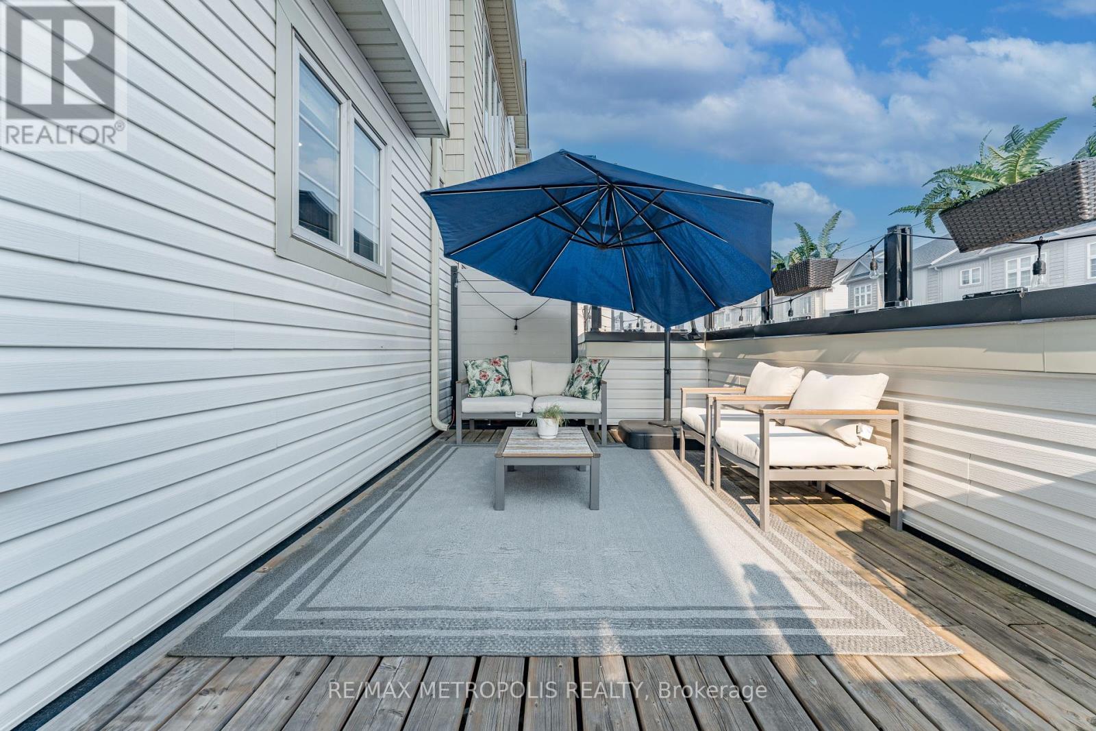Photo 11 of 6 Cornerside Way, Whitby ON