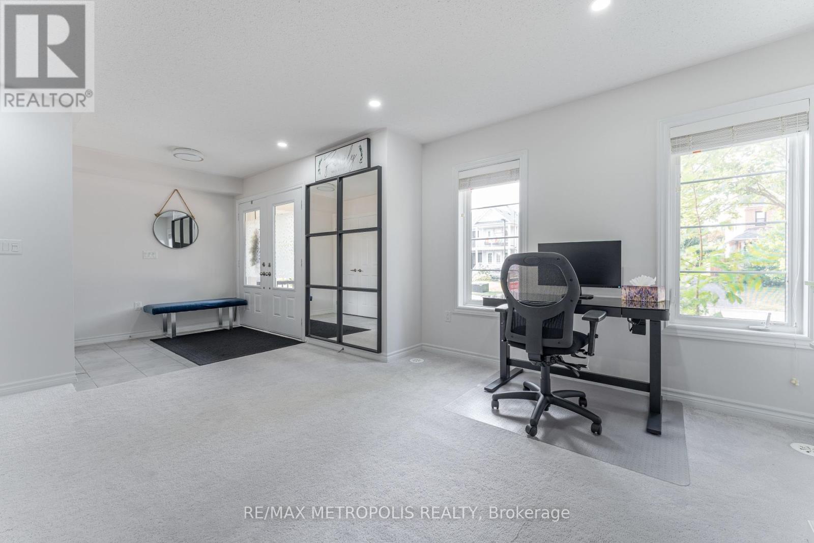 Photo 29 of 6 Cornerside Way, Whitby ON