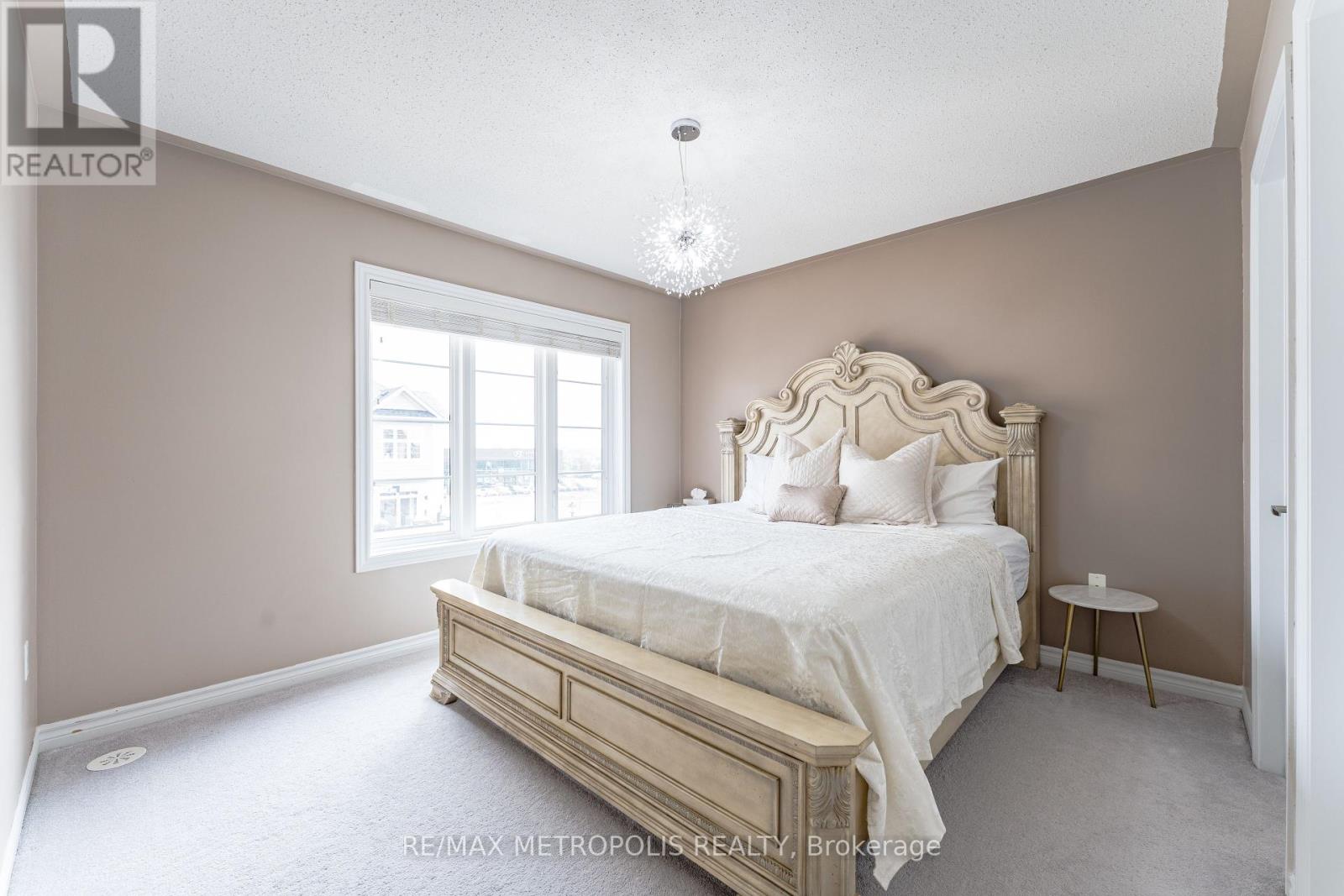 Photo 19 of 6 Cornerside Way, Whitby ON