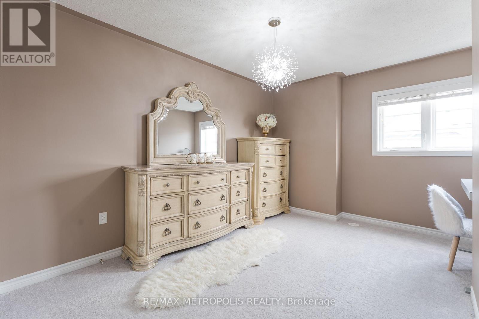 Photo 22 of 6 Cornerside Way, Whitby ON