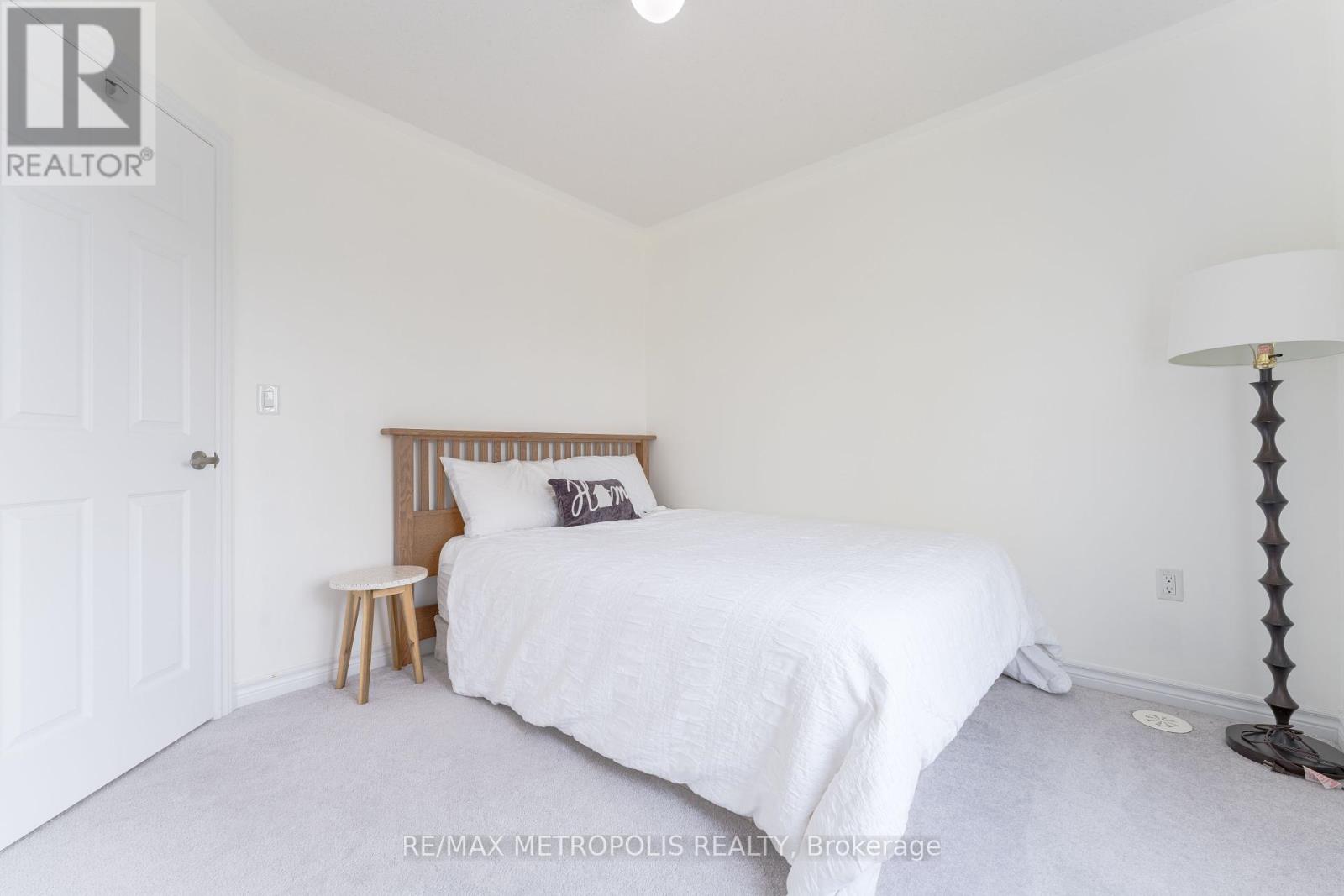 Photo 26 of 6 Cornerside Way, Whitby ON