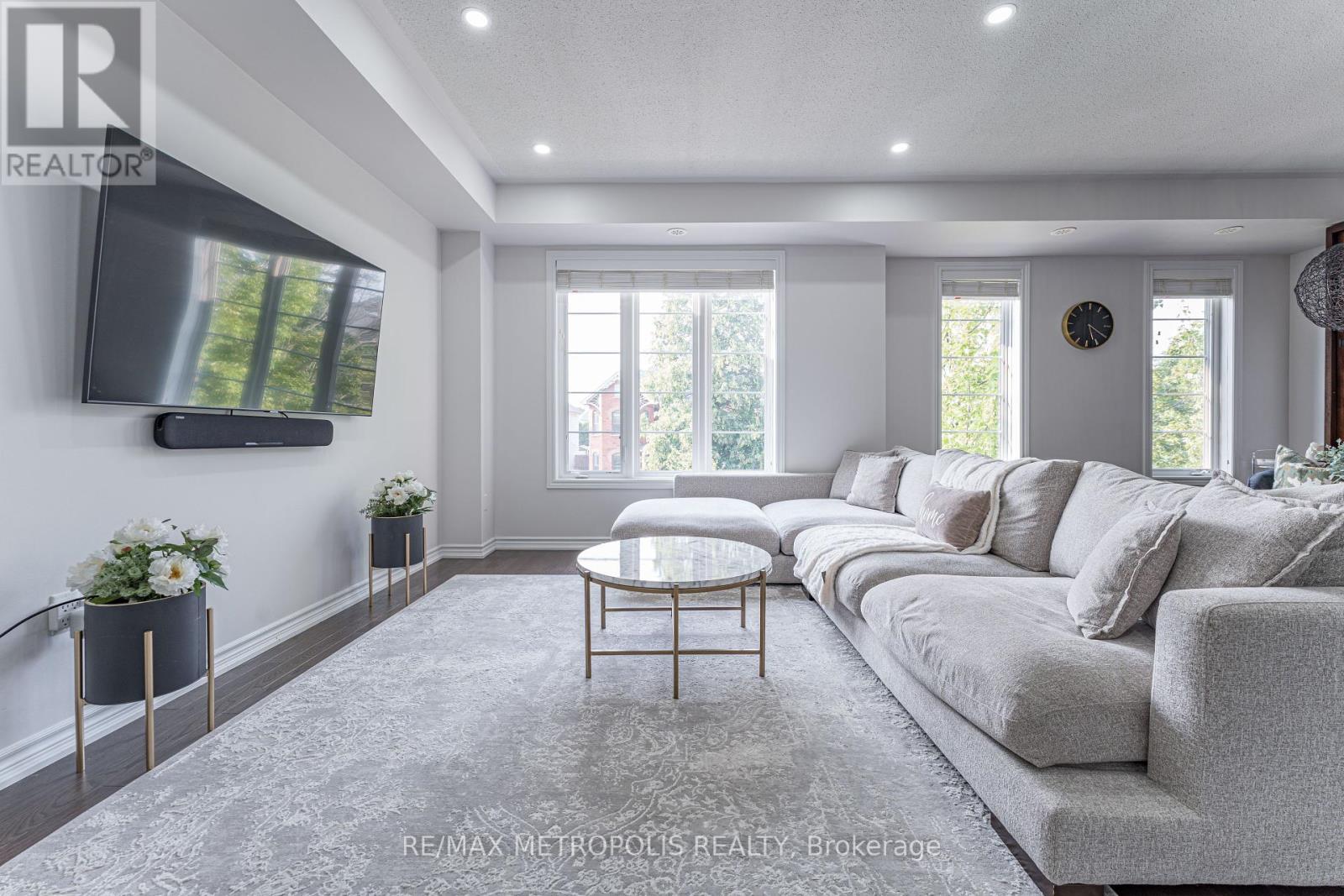 Photo 16 of 6 Cornerside Way, Whitby ON