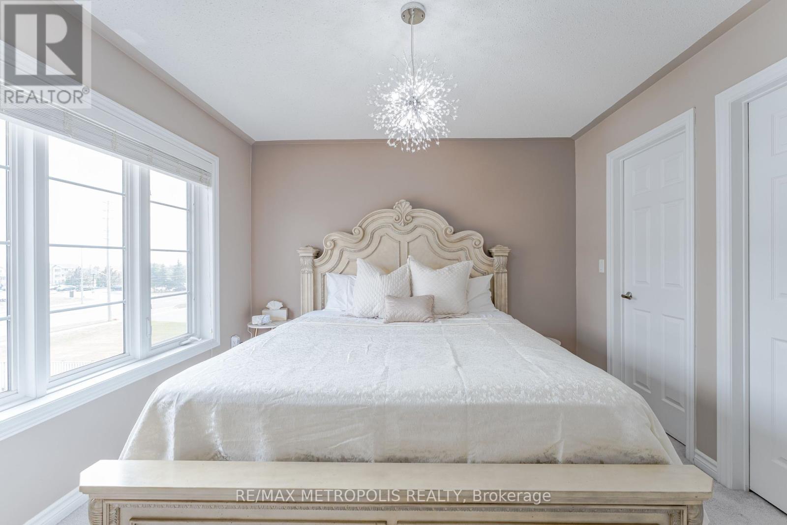 Photo 20 of 6 Cornerside Way, Whitby ON