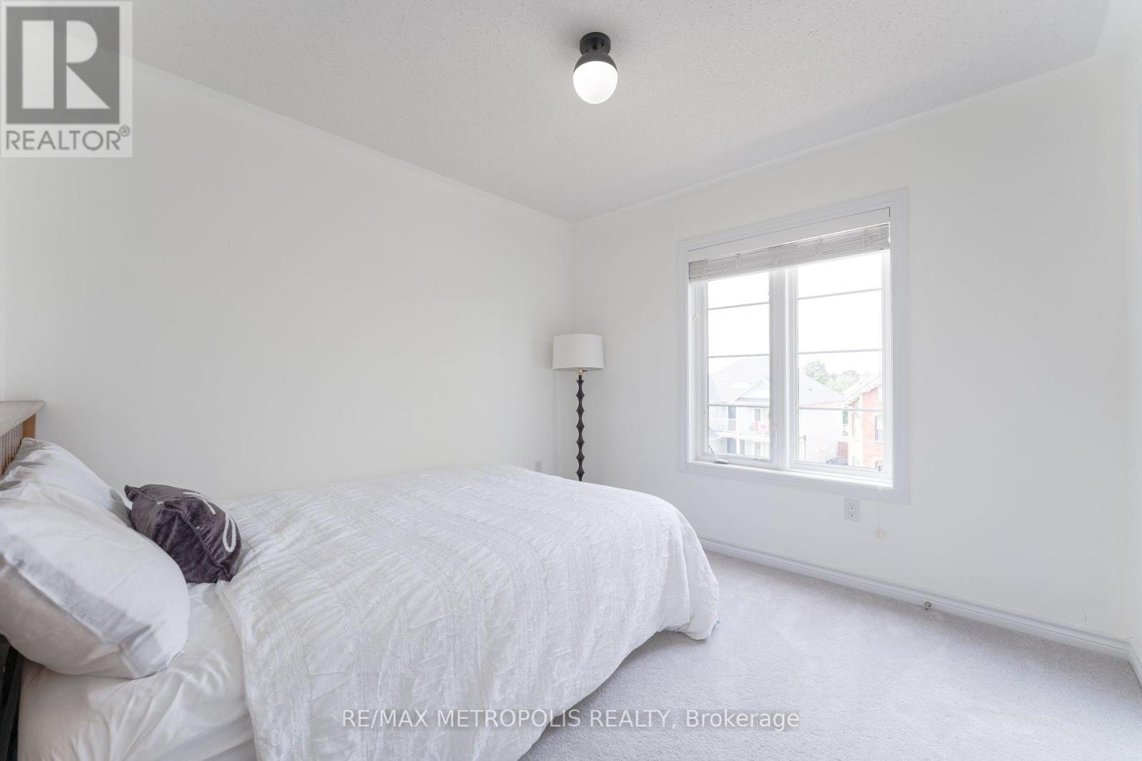 Photo 27 of 6 Cornerside Way, Whitby ON