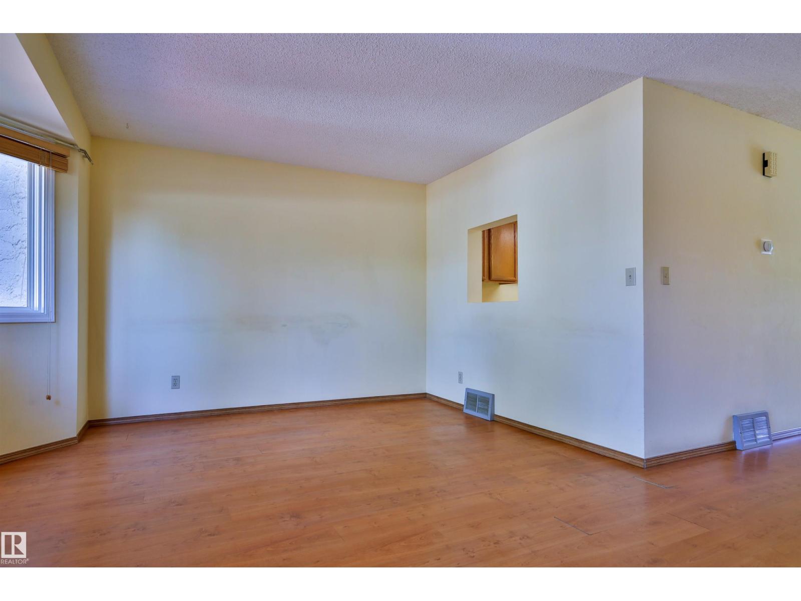 Photo 11 of 51 10453 20 Av Nw, Edmonton AB