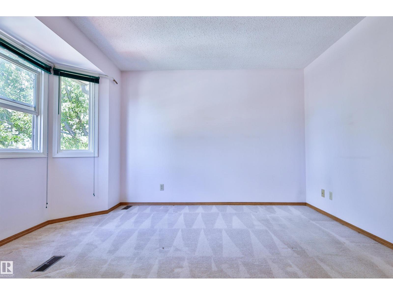 Photo 18 of 51 10453 20 Av Nw, Edmonton AB